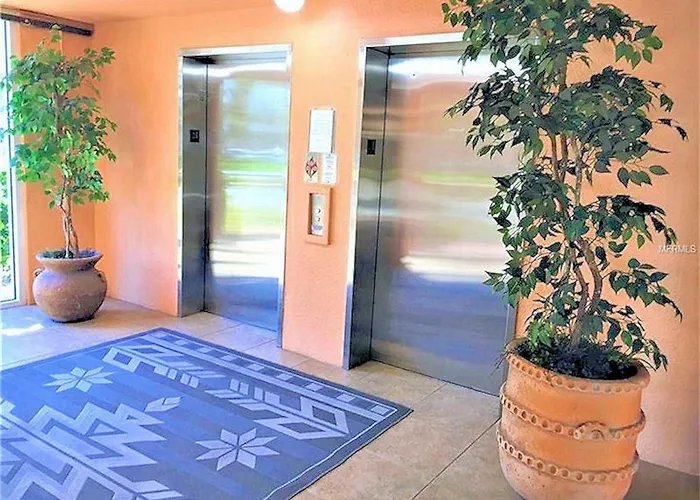 Luxury 5 Star Waterfront 3 Bdr 2 Bath Pool Hot-tub Panoramic Gulf And Intracoastal Waterway Views Clearwater Beach